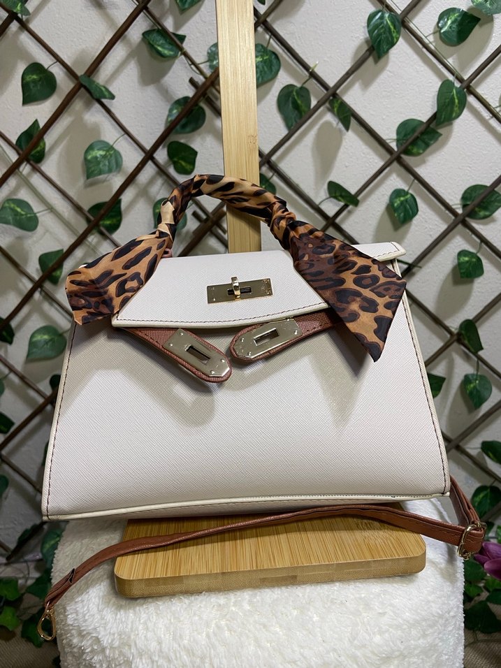 Beyaz Deri Tokalı Parisian Kadın Çanta - Görsel 2