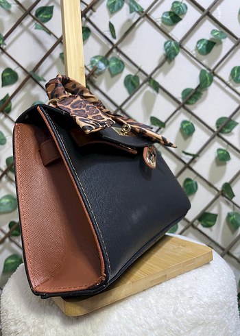 Kahverengi Deri Kadın Çanta - Tokalı - Görsel 2