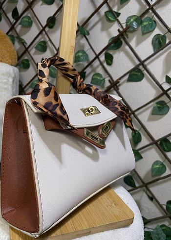 Beyaz Deri Klasik Tokalı Kadın Çanta - Görsel 3