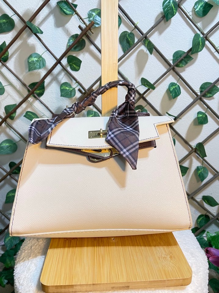 Beyaz Deri Tokalı Yılan Desenli Kadın Çanta - Görsel 2