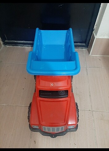  Beden Dolu Kamyon Oyuncağı