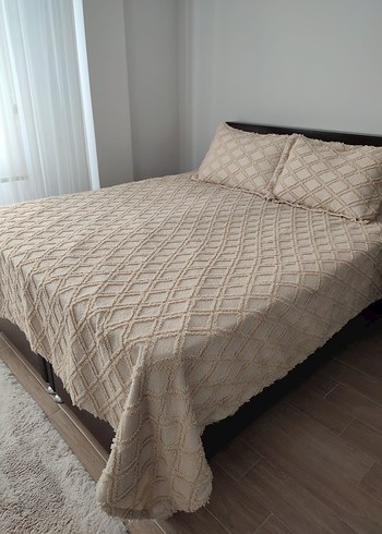 Nakışlı Bej Yatak Örtüsü - Görsel 2