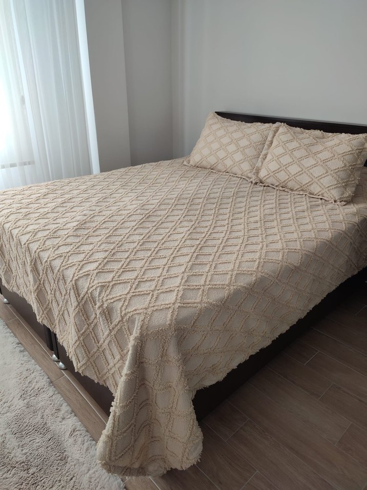 Nakışlı Bej Yatak Örtüsü - Görsel 2