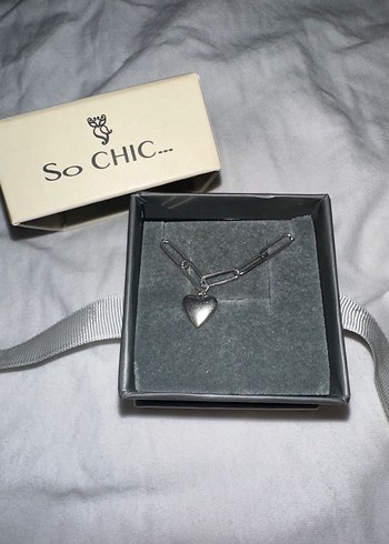 So Chic Zincir Detaylı Kalp Bileklik