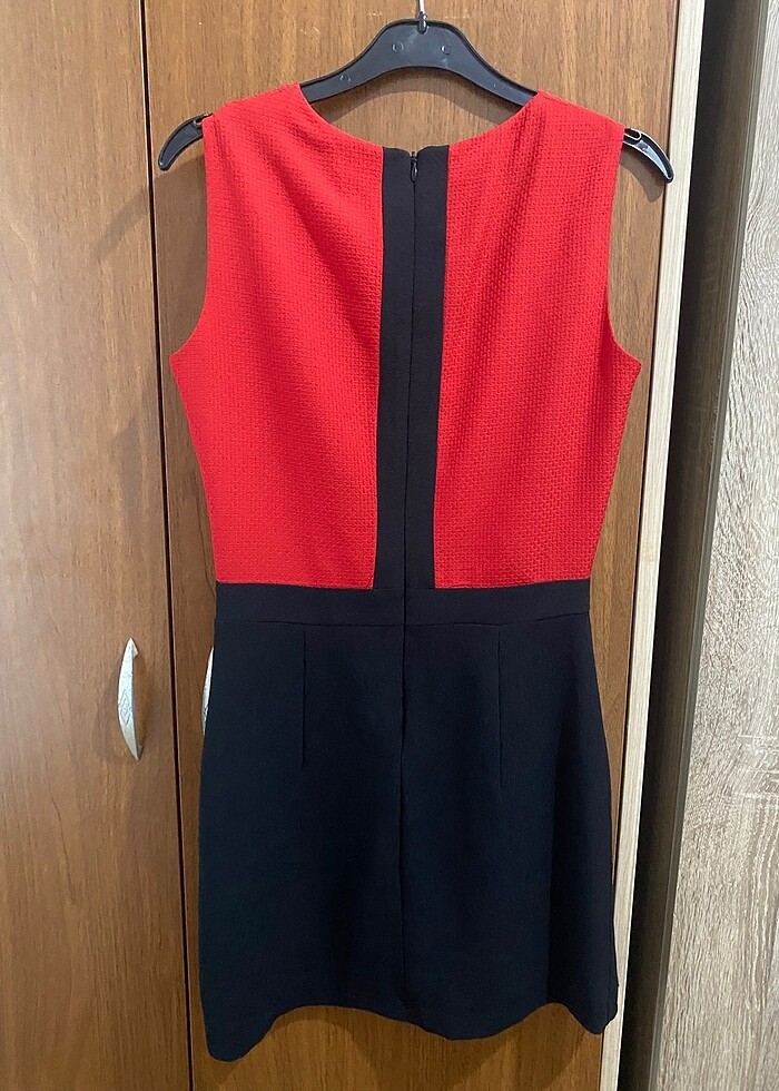 Siyah ve kırmızı kısa abiye elbise - Görsel 3