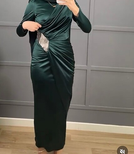 Yeşil kadife görünümlü elbise