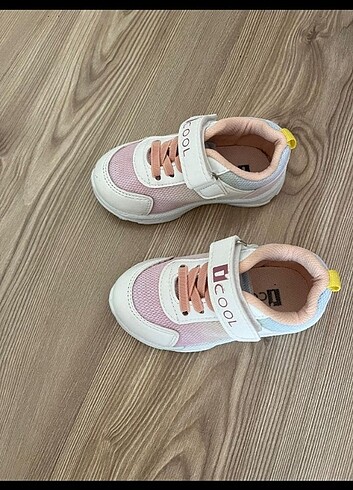 22 Beden Çocuk spor ayakkabı 
