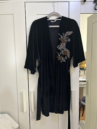 Pullnbear kadife isleme desenli kimono