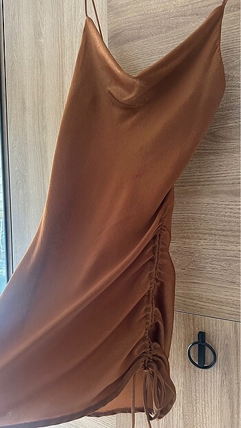 36 Beden Camel saten ipek asimetrik mini elbise