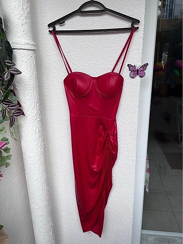 #Kırmızı elbise - Görsel 3