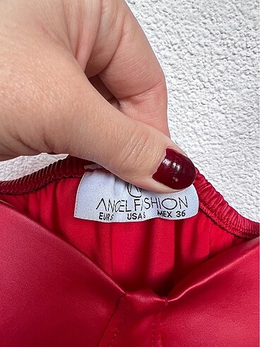 #Kırmızı elbise - Görsel 4