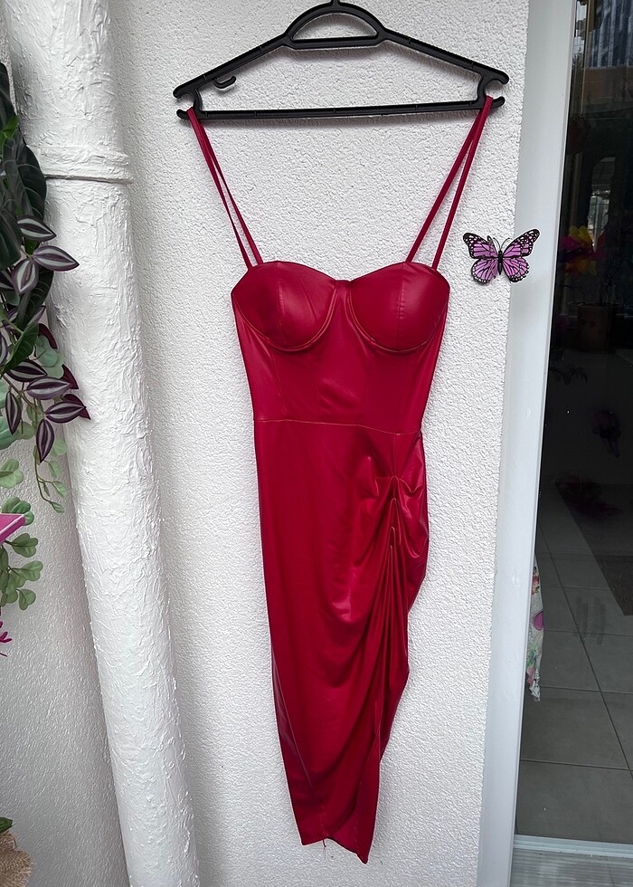 #Kırmızı elbise - Görsel 3