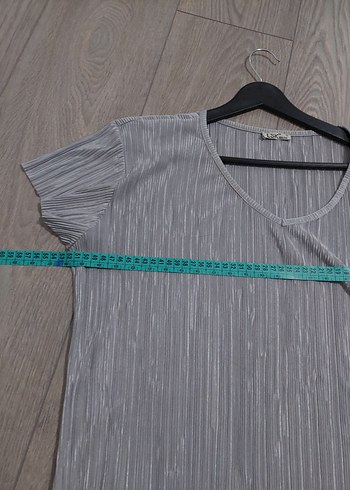 Gri Piliseli V Yaka Bluz - Görsel 5