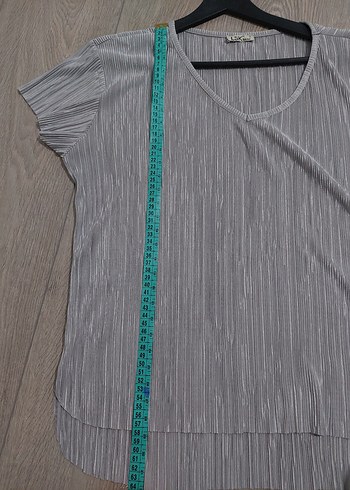 Gri Piliseli V Yaka Bluz - Görsel 4