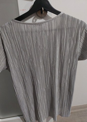 Gri Piliseli V Yaka Bluz - Görsel 3