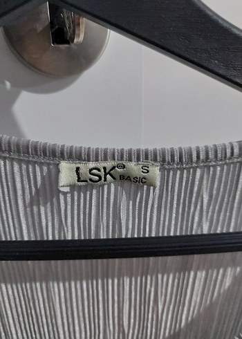 Gri Piliseli V Yaka Bluz - Görsel 2