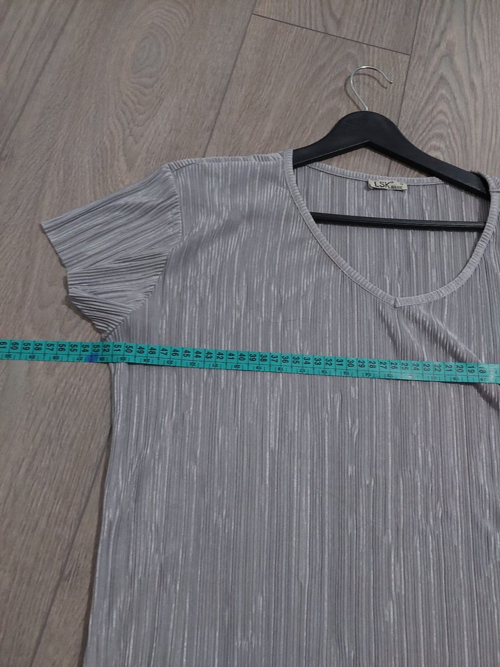 Gri Piliseli V Yaka Bluz - Görsel 5