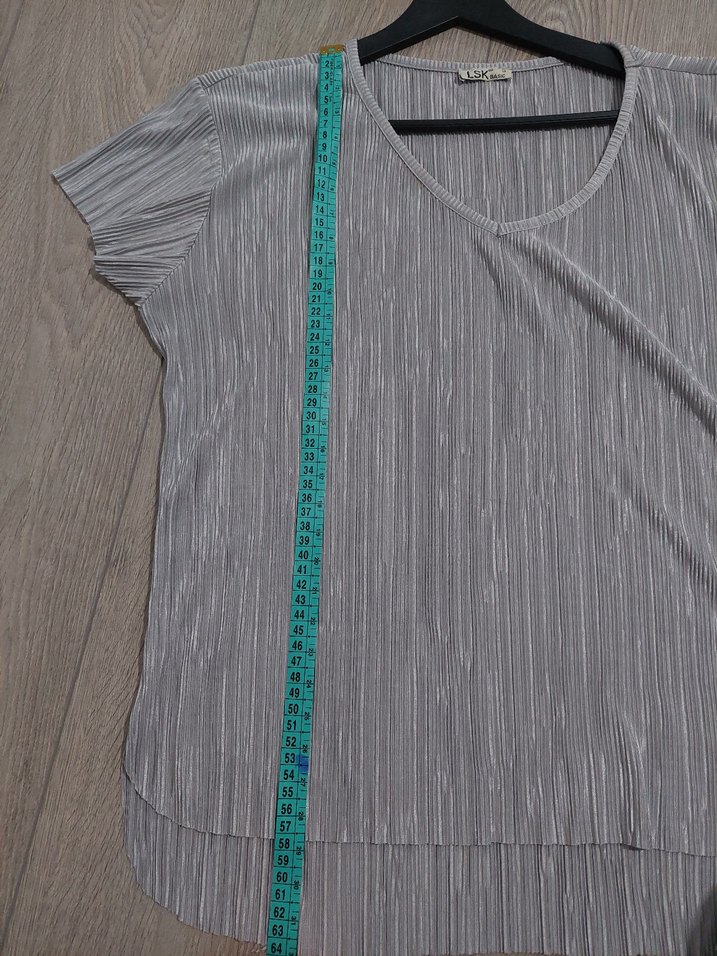 Gri Piliseli V Yaka Bluz - Görsel 4