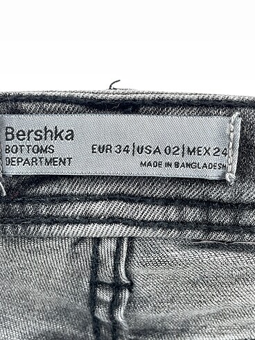 34 Beden gri Renk Bershka Jean / Kot Şort %70 İndirimli.