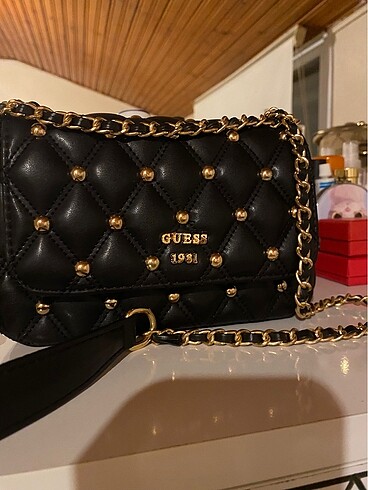 Guess model çanta kadın (orjinal değil )