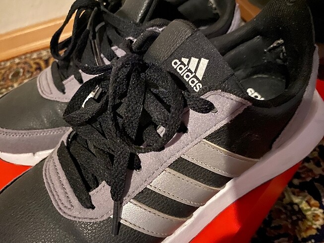36 Beden Adidas kadın koşu ayakkabısı 36 numara bir kaç kez giyildi temiz