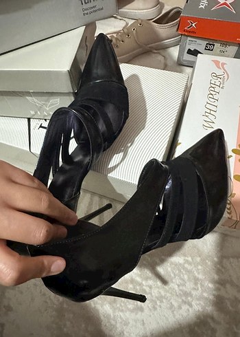 Kemer Detaylı Siyah Stiletto - Görsel 2