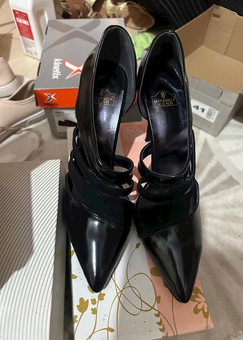 Kemer Detaylı Siyah Stiletto - Görsel 6