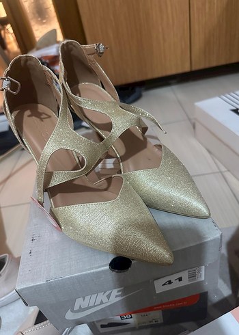 Kemer Detaylı Siyah Stiletto - Görsel 5