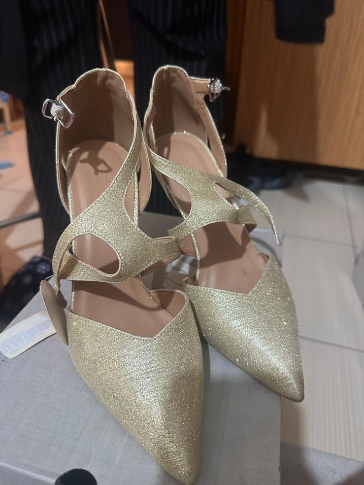 Kemer Detaylı Siyah Stiletto - Görsel 3