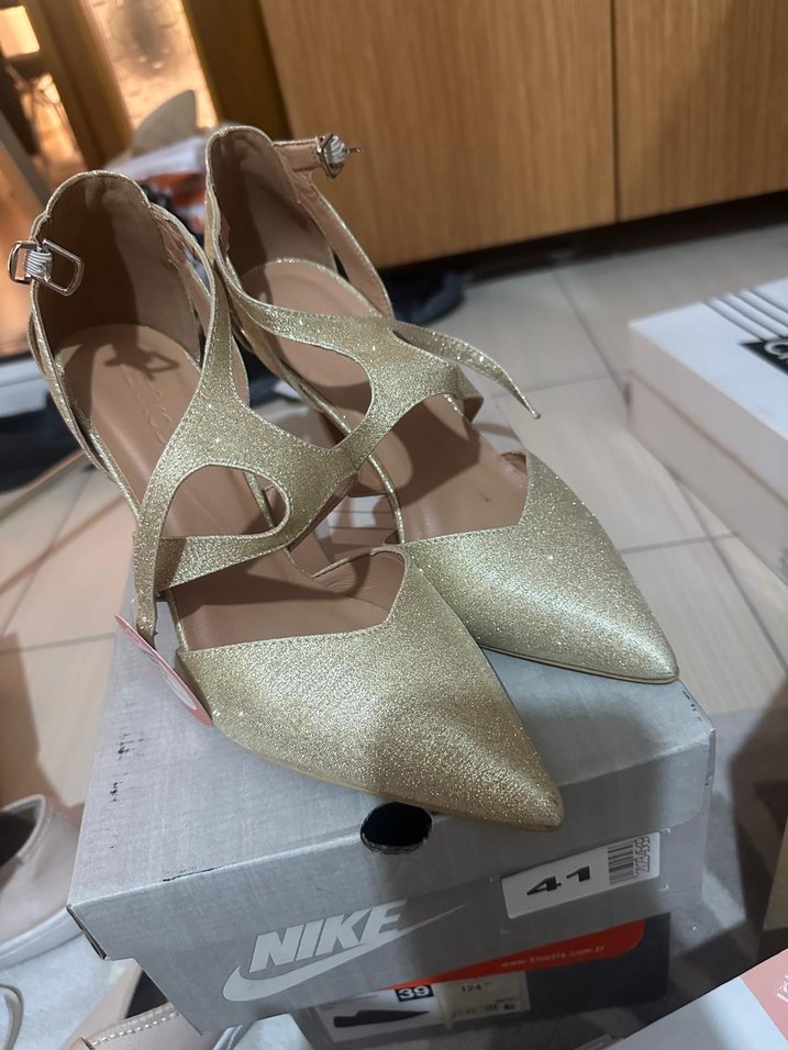 Kemer Detaylı Siyah Stiletto - Görsel 5