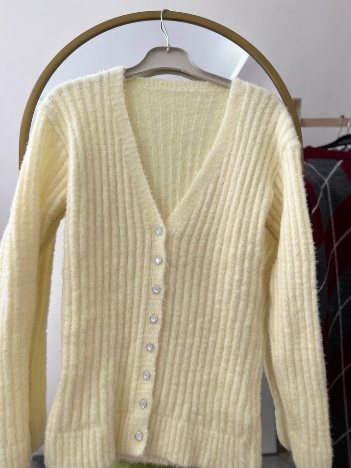 Beyaz V Yaka Örgü Kadın Hırka - Görsel 2