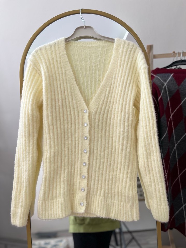 Beyaz V Yaka Örgü Kadın Hırka - Görsel 3