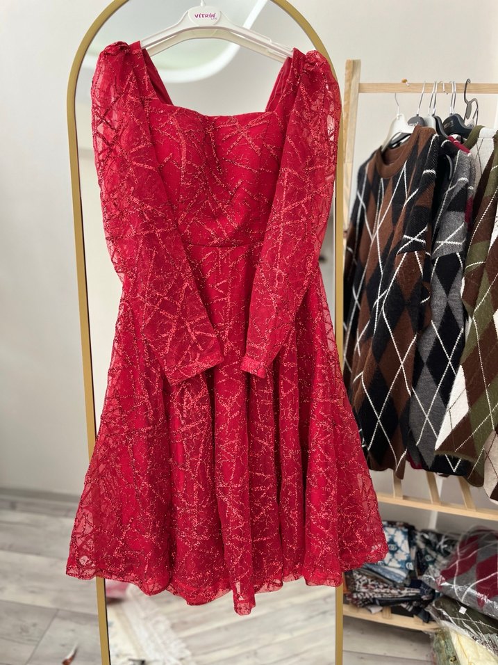 Kırmızı Nakışlı Uzun Abiye Elbise - Görsel 3