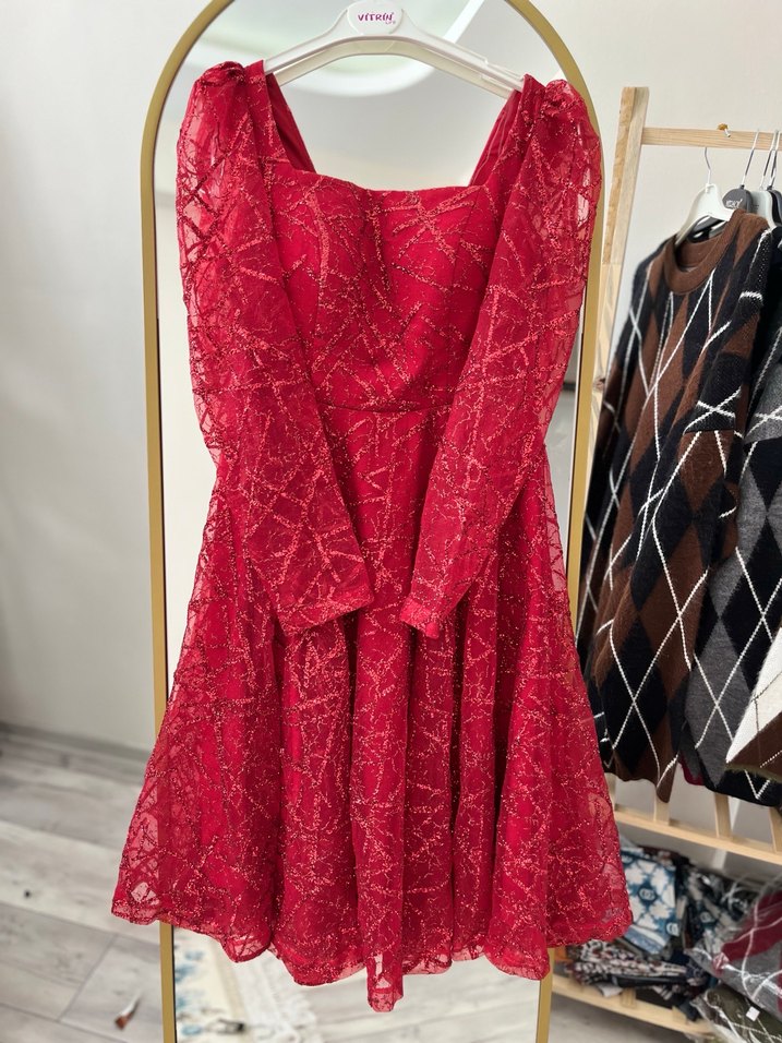 Kırmızı Nakışlı Uzun Abiye Elbise - Görsel 2