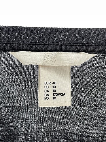 40 Beden siyah Renk H&M T-shirt %70 İndirimli.
