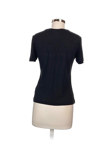 40 Beden H&M T-shirt %70 İndirimli.