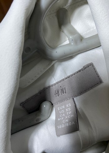 Düğmeli Beyaz Kolsuz Kadın Blazer - Görsel 5