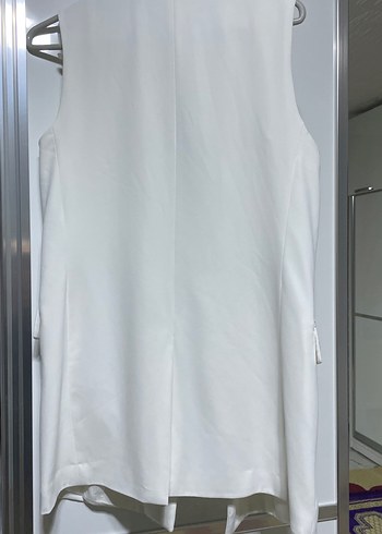 Düğmeli Beyaz Kolsuz Kadın Blazer - Görsel 4