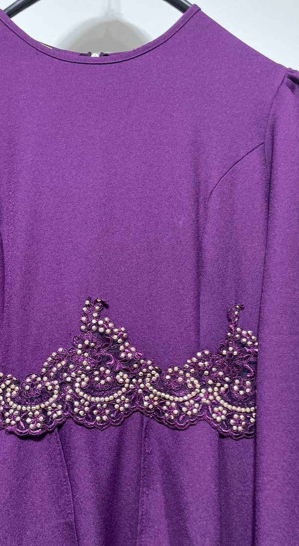 Uzun Mor İşlemeli Kadın Elbise - Görsel 3