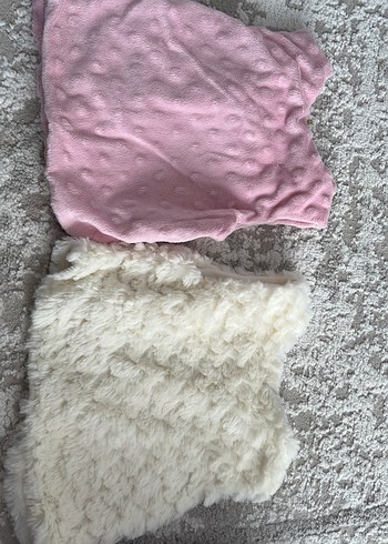 Kız Çocuk Pembe ve Beyaz Kürklü Yelek - Görsel 4