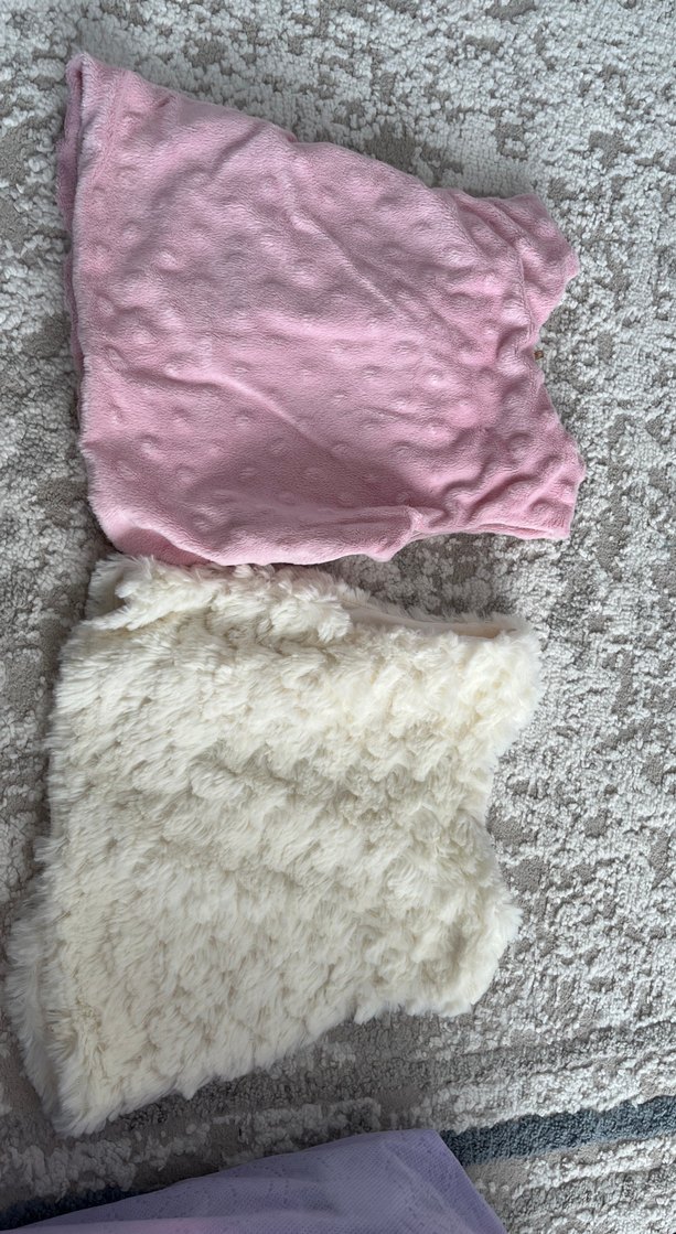 Kız Çocuk Pembe ve Beyaz Kürklü Yelek - Görsel 4