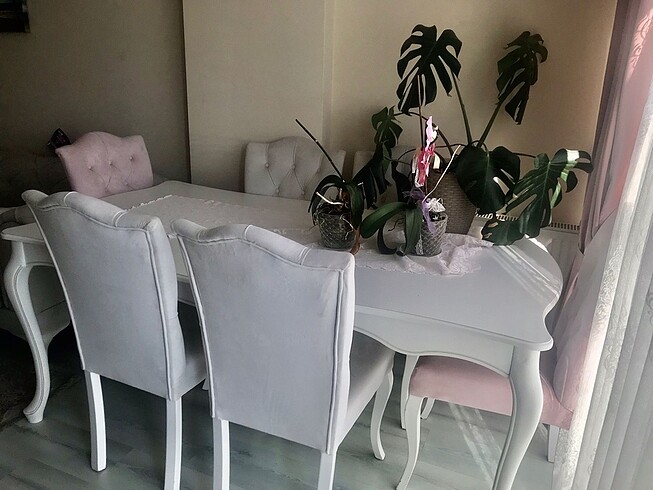 SIFIRDAN FARKSIZ YEMEK MASASI VE SANDALYE TAKIMI