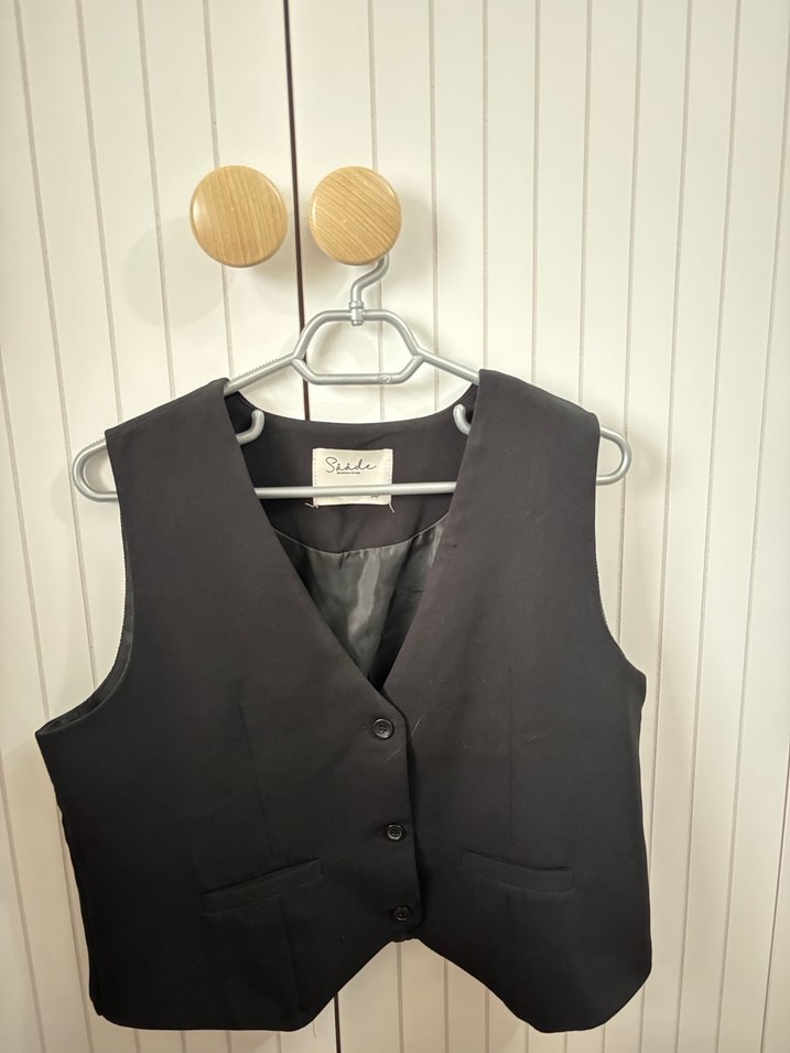 Siyah Cep Detaylı Pensli 3 Düğme Kapama Astarlı Yelek - Görsel 3