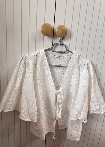 Kadın Beyaz Güpürlü Brode Bağlamalı Kısa Kol Premium Fisto Bluz - Görsel 2