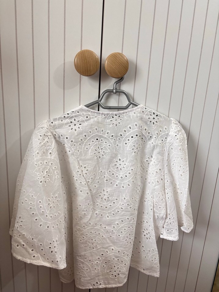 Kadın Beyaz Güpürlü Brode Bağlamalı Kısa Kol Premium Fisto Bluz - Görsel 3