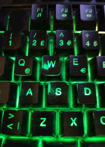 Çok Renkli Işıklı Multimedya Klavye - Görsel 2