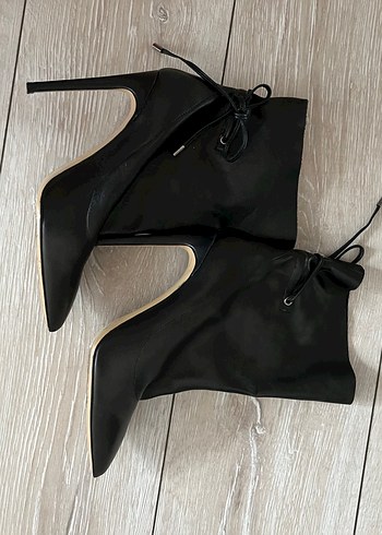 Tokalı Siyah Deri İnce Topuklu Bot - Görsel 2