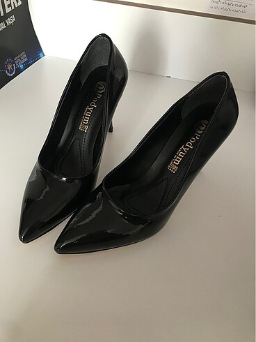 Siyah Rugan Stiletto