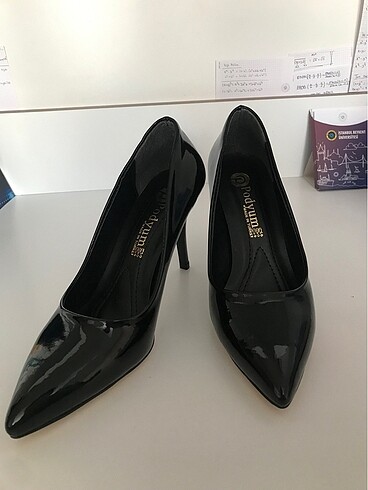 Diğer Siyah Rugan Stiletto