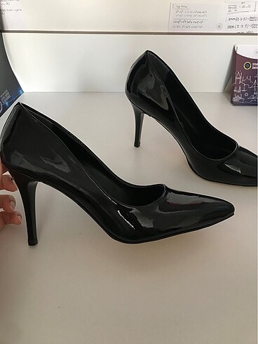 39 Beden Siyah Rugan Stiletto